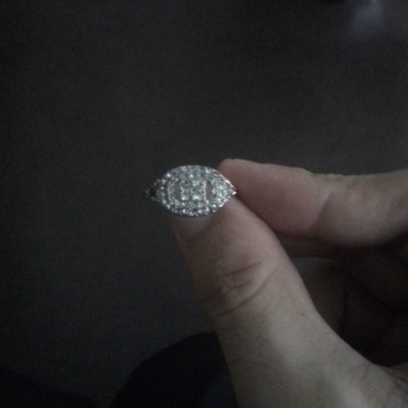 A ring earrings and necklace - Picture 1 of 3